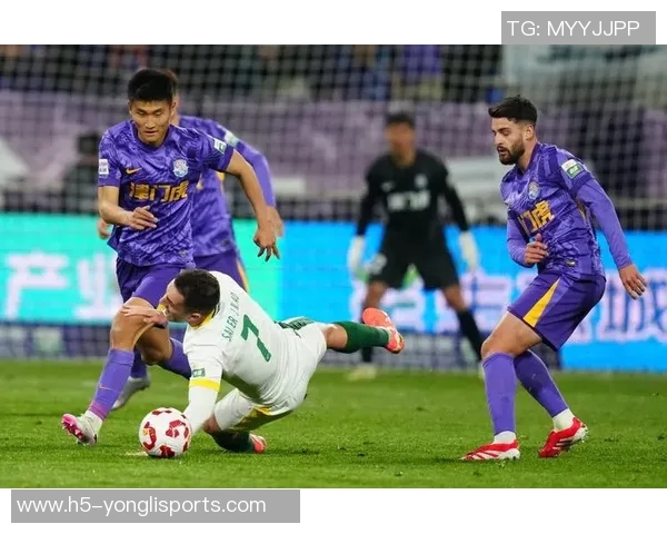 天津泰达迎战广州恒大争夺中超联赛关键三分的精彩对决 天津泰达迎战广州恒大争夺中超联赛关键三分的精彩对决